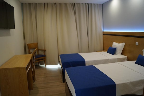 Room - Angra Central Hotel (Angra do Heroismo)