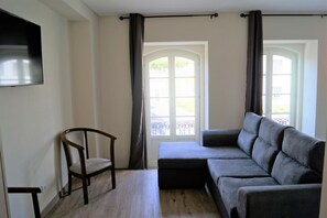 Living area - Angra Central Hotel (Angra do Heroismo)