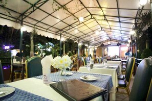 Dining - Zaza Hotel (Samut Prakan)