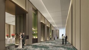 A hotel corridor with a patterned carpet, recessed lighting, and a modern design. - Courtyard by Marriott Luoyang (Luoyang)
