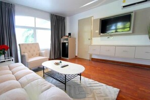 Living area - Pooh Beach Resort and Spa (Pattaya)