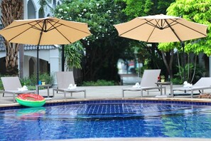 Outdoor pool - Pooh Beach Resort and Spa (Pattaya)