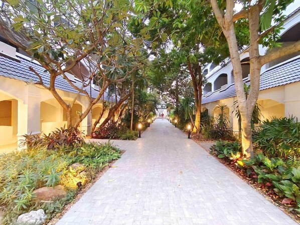 Property grounds - Pooh Beach Resort and Spa (Pattaya)