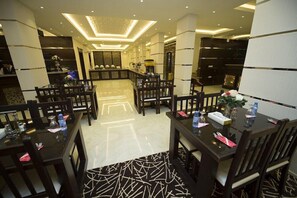 Dining - Rest Night Serviced Apartments Wadi Al Dawasir (Wadi-Ad-Dawasir)
