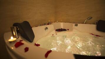 Indoor spa tub