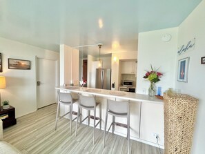 Mikrowelle, Ofen, Herdplatte, Geschirrspüler