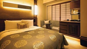 A hotel room with a large bed, a desk, a chair, a small table, and a sliding door with a view. - Shijo Kawaramachi Onsen Soraniwa Terrace Kyoto (Kyoto)
