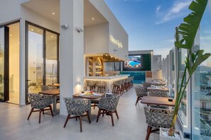 Outdoor dining - Ethereal White Resort Hotel & Spa Adults Only 16+ (Heraklion)