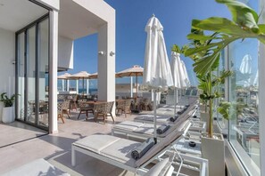 Outdoor dining - Ethereal White Resort Hotel & Spa Adults Only 16+ (Heraklion)