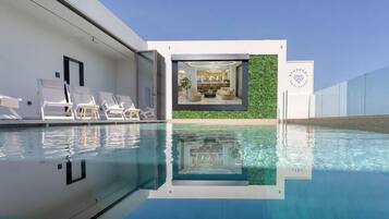 Kolam renang outdoor