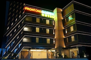 Exterior - Front One Gosyen Hotel Salatiga (Salatiga)