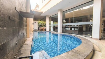 Front One Gosyen Hotel Salatiga