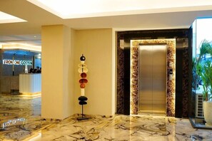 Interior - Front One Gosyen Hotel Salatiga (Salatiga)