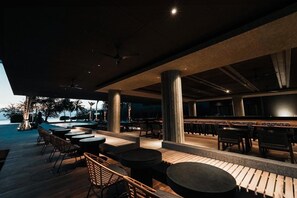 Outdoor dining - The Funny Lion Puerto Princesa (Puerto Princesa)