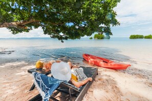 Beach - The Funny Lion Puerto Princesa (Puerto Princesa)