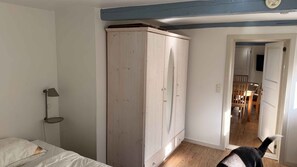 2 bedrooms - Cozy holiday home located right on the beach (Børkop)