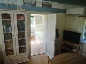 2 bedrooms - Cozy holiday home located right on the beach (Børkop)