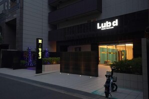 Exterior detail - Lub d Osaka Honmachi (Osaka)