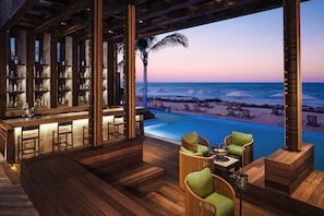 Bar (on property) - Jungala Hotel at Vidantaworld Riviera Maya (Playa del Carmen)