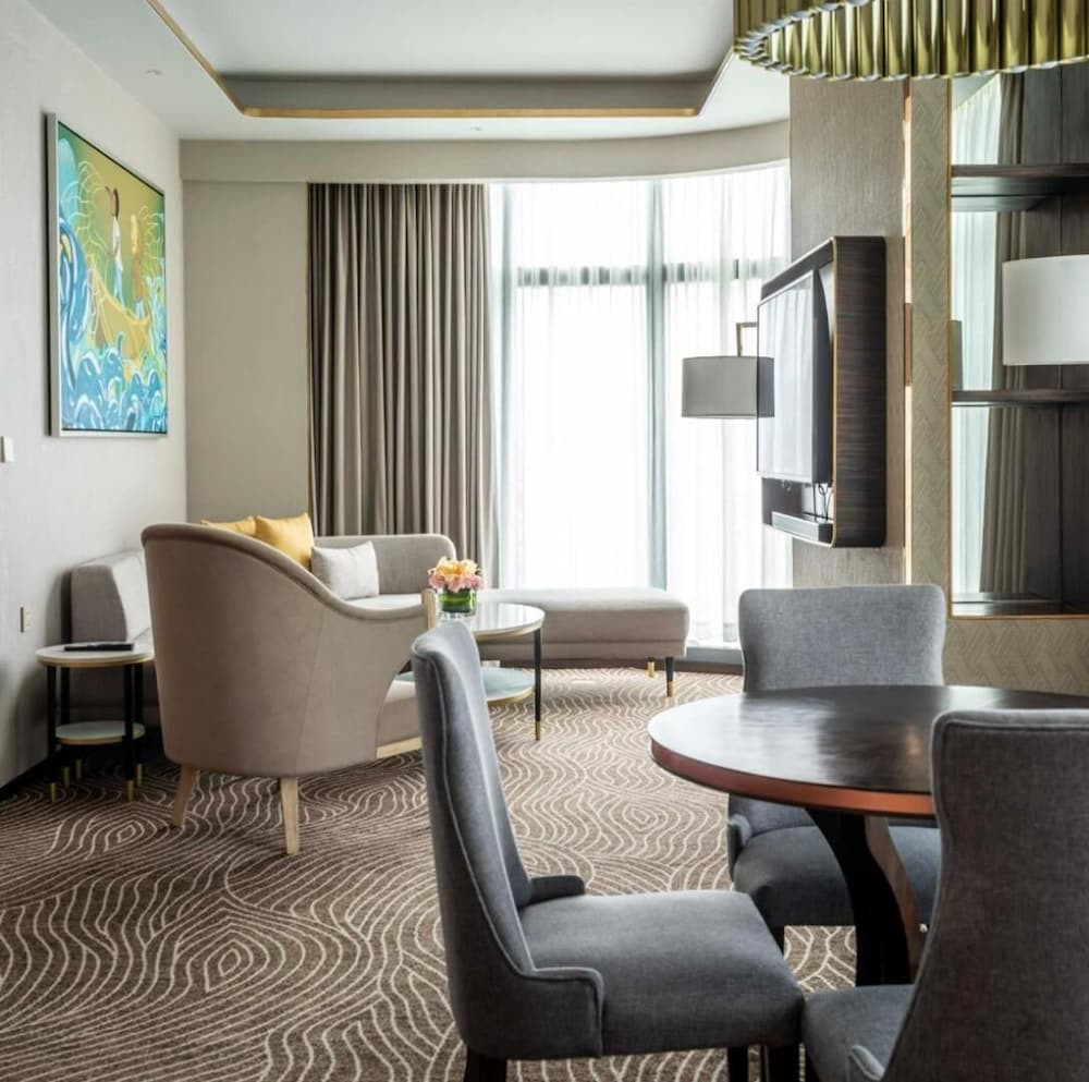 Fili Hotel at NUSTAR Resort Cebu by null