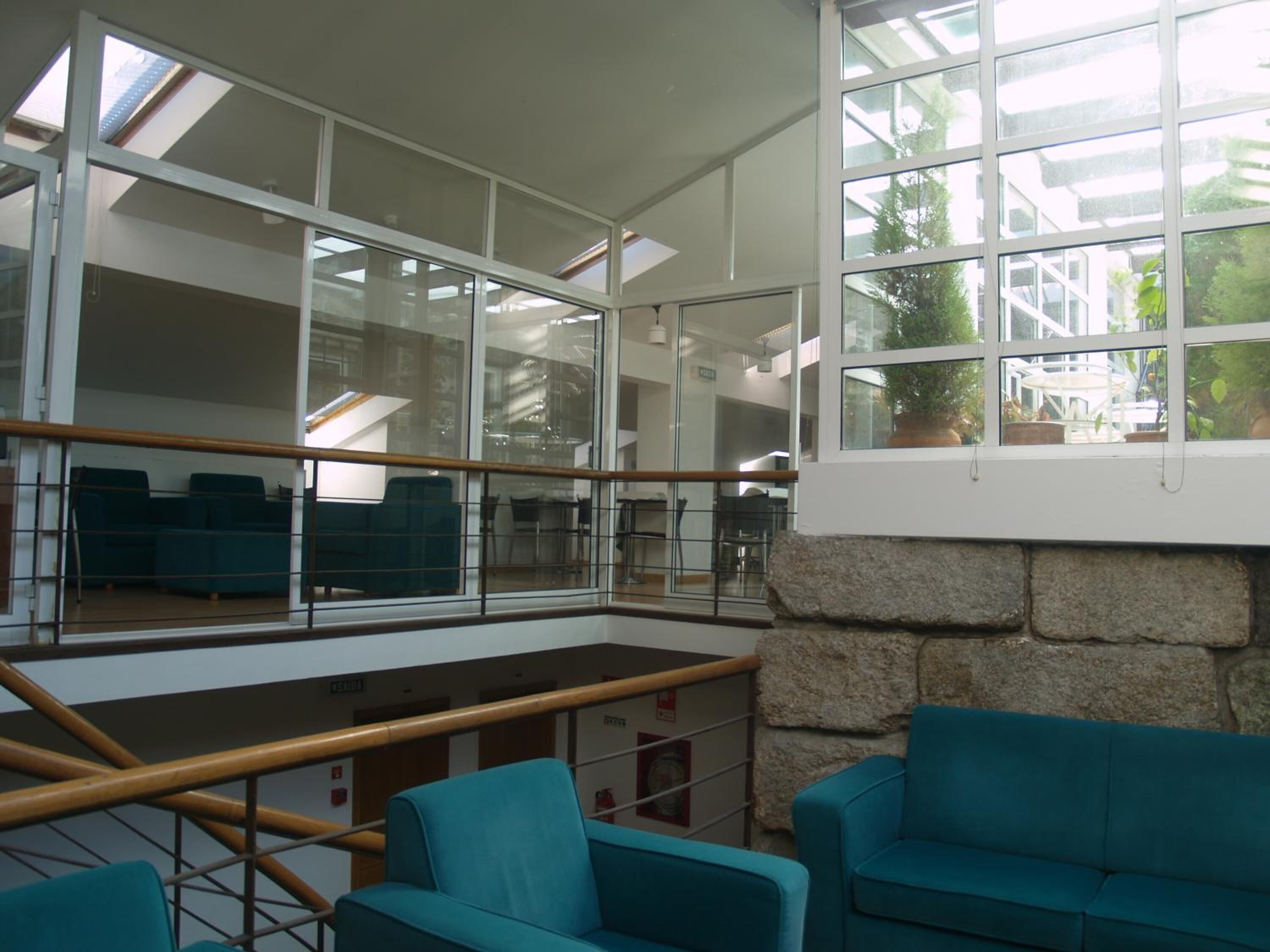 المنشأة من الداخل