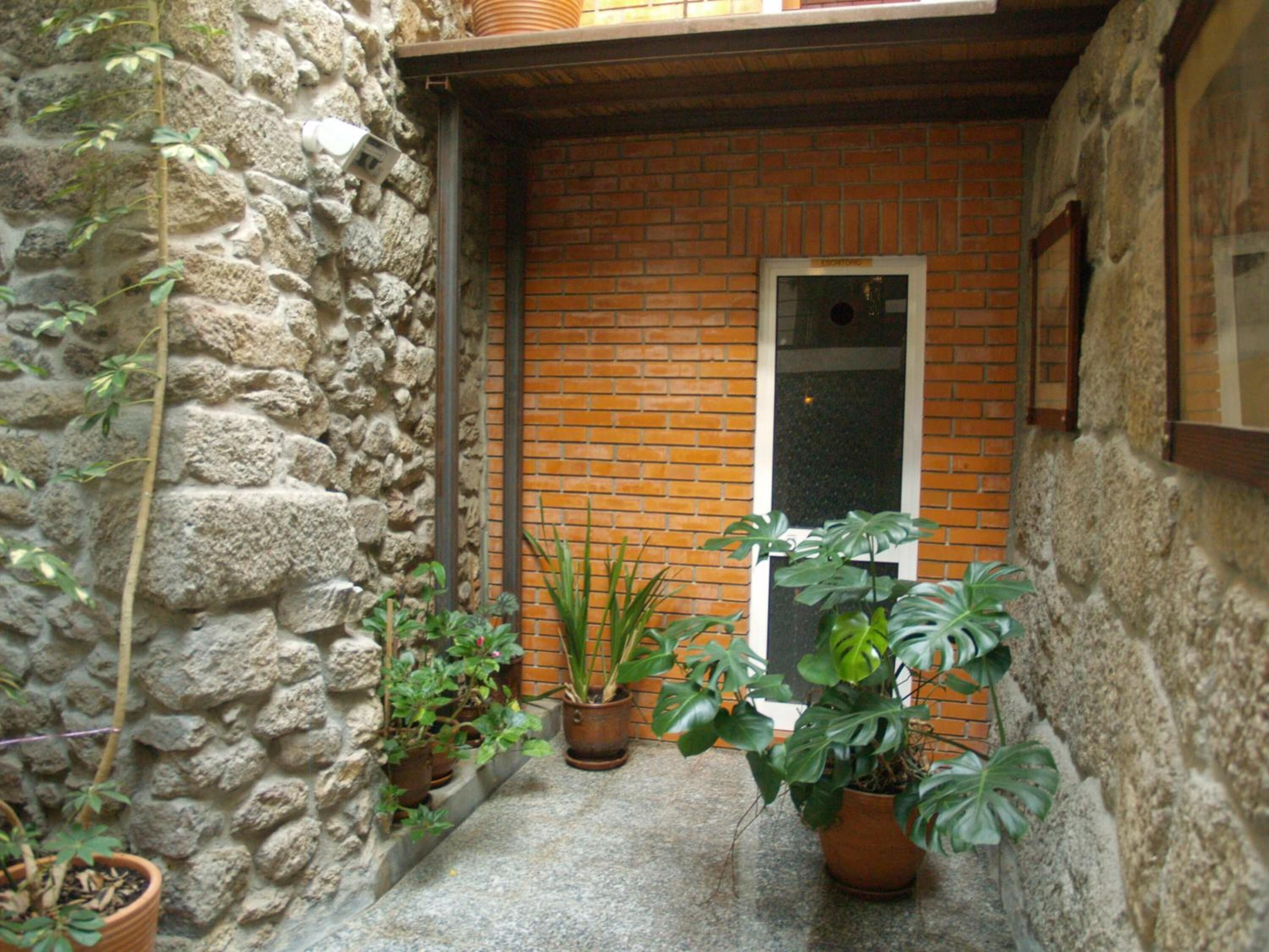 المنطقة المحيطة بالمنشأة