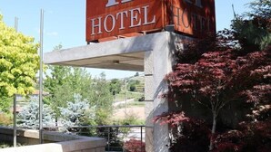 A hotel entrance with a prominent sign displaying the hotel's name. - FH Hotel Rural (Felgueiras)