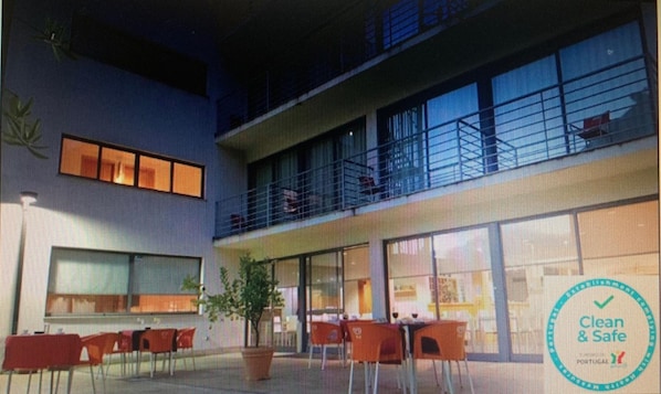 Khu ẩm thực ngoài trời