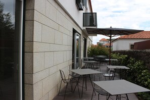 Outdoor dining - Penedono Medieval Hotel (Penedono)