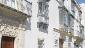 A white building with ornate balconies and a sign indicating "Only Suites Hotel". - Palacio de la Corredera (Jerez de la Frontera)