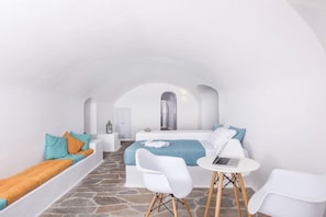 Interior - Horizon Aeifos (Santorini)