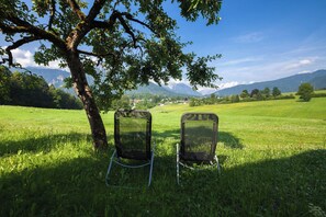 Property grounds - Vacation apartment Watzmann, 2 persons, balcony, quiet location, 45 sqm (Schönau am Königssee)