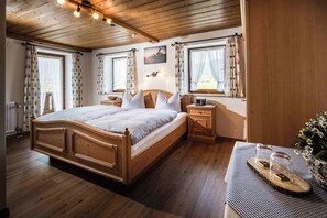 1 bedroom, Internet, bed sheets - Vacation apartment Watzmann, 2 persons, balcony, quiet location, 45 sqm (Schönau am Königssee)