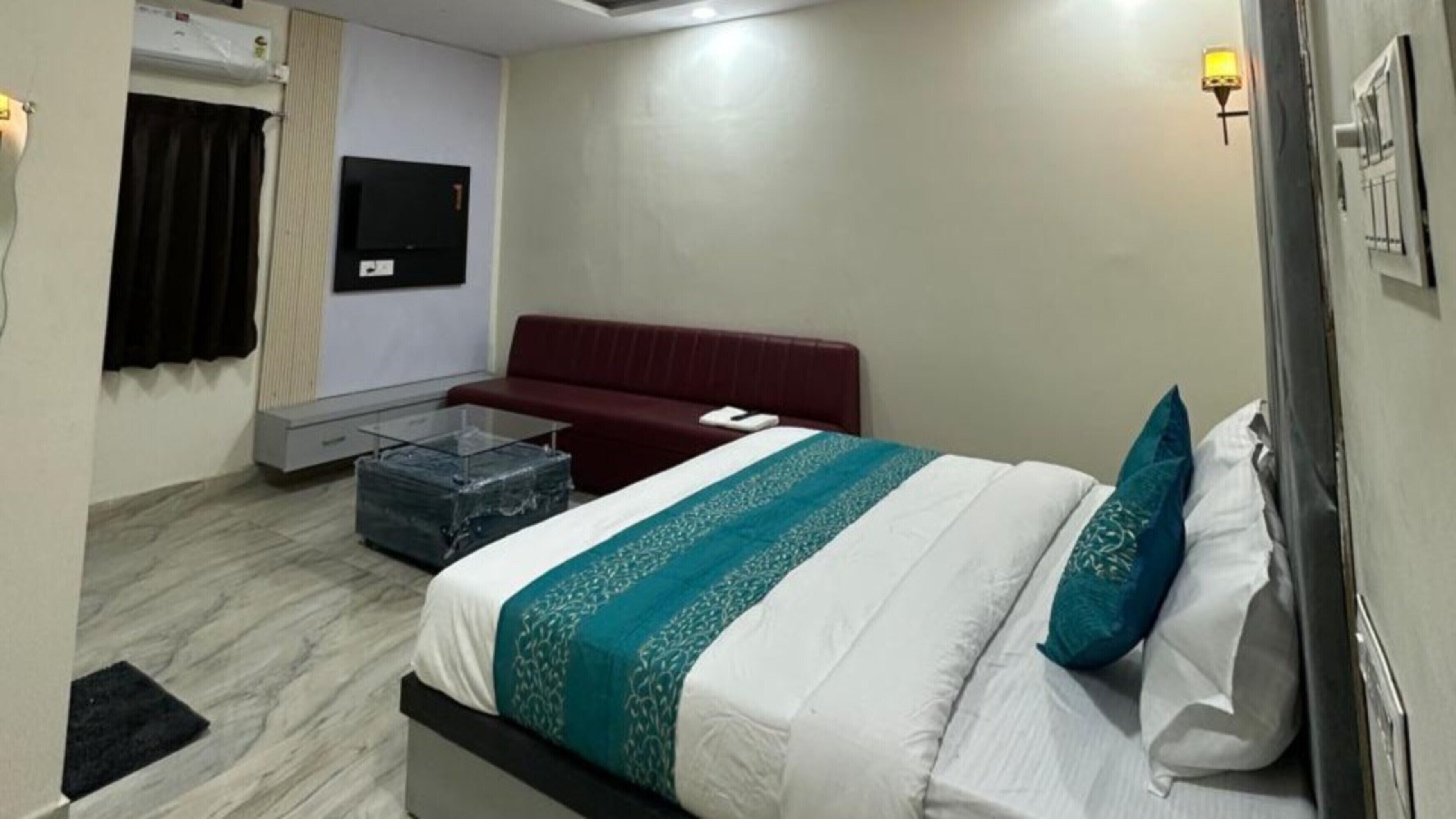 Laptopgeeigneter Arbeitsplatz, Zustellbetten, kostenloses WLAN