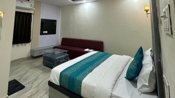 Laptopgeeigneter Arbeitsplatz, Zustellbetten, kostenloses WLAN