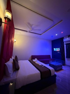 Laptopgeeigneter Arbeitsplatz, Zustellbetten, kostenloses WLAN