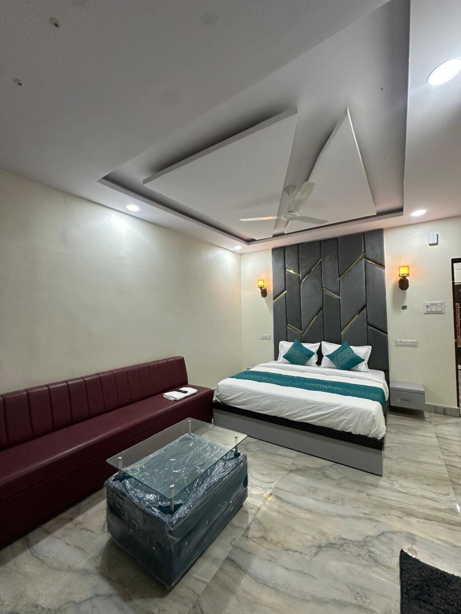 Skrivebord for bærbar PC og ekstrasenger (mot et tillegg)