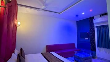 Habitación de lujo, aire acondicionado | Espacio para trabajar con laptop, camas extra y wifi gratis