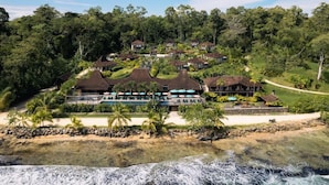 A resort with multiple bungalow-style buildings, a swimming pool, and a beachfront. - La Coralina Island House -only Adults (Bocas del Toro)