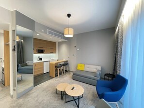 Living area - Holiday Inn Express Ankara - Airport (Akyurt)