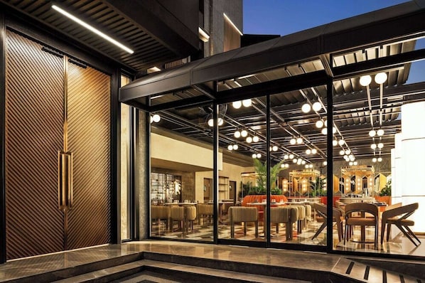 Outdoor dining - Boreas Hotel, Trademark Collection by Wyndham (Ankara)