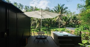 Outdoor dining - Bobocabin Ubud, Bali (Tegallalang)