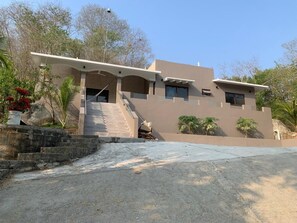 Exterior - Ten minutes away from the beach five minutes away from the town a very quiet (Crucecita)