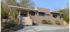 Exterior - Ten minutes away from the beach five minutes away from the town a very quiet (Crucecita)