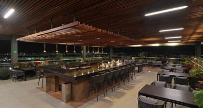 Holiday Inn and Suites Mexico Felipe Angeles Airport