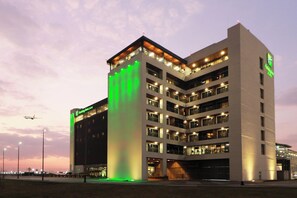 Exterior - Holiday Inn and Suites Mexico Felipe Angeles Airport (Zumpango)