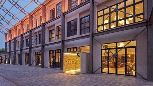 A modern building with large windows and a covered walkway. - Yitel Hotel Shanghai Hongqiao Airport Lianming Road Branch (Shanghai)