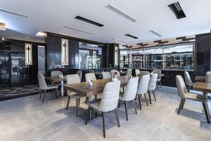 Dining - Y Platinum Hotel (Madinah)