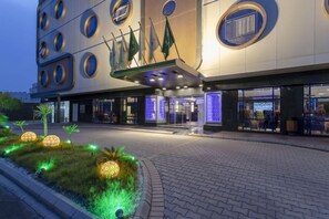 Exterior detail - Y Platinum Hotel (Madinah)
