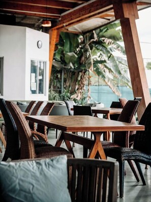 Outdoor dining - Asmara Urban Resort and Lifestyle Village Powered by Aston (Cebu City)